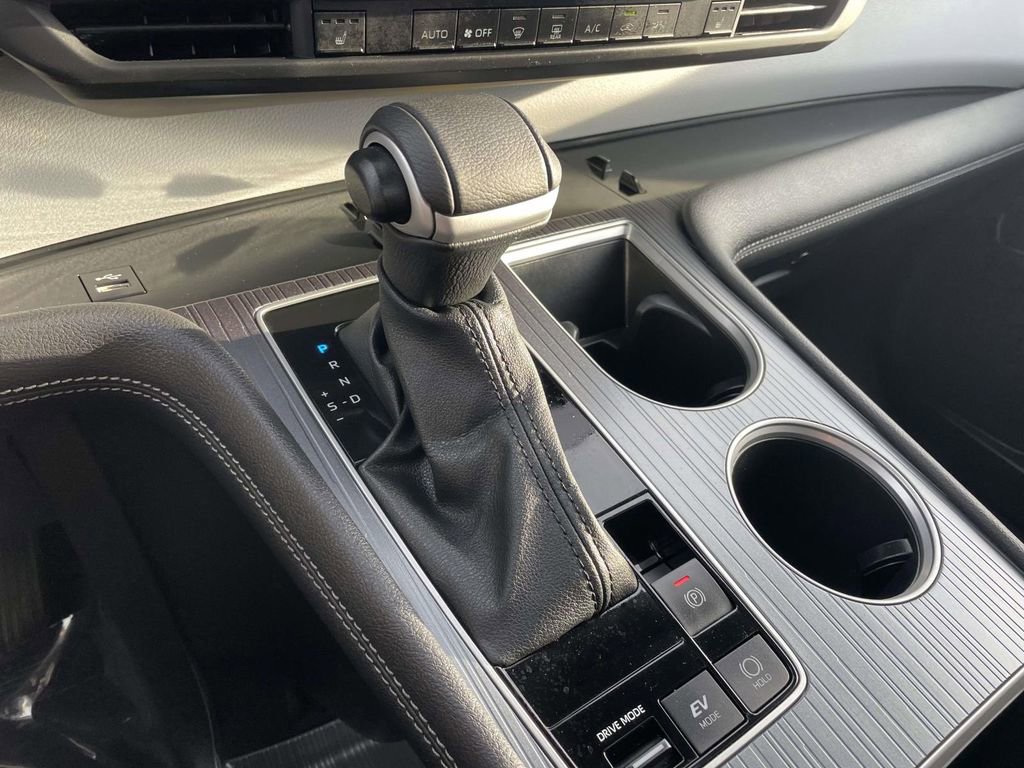 Used 2025 Toyota Sienna XLE image 43