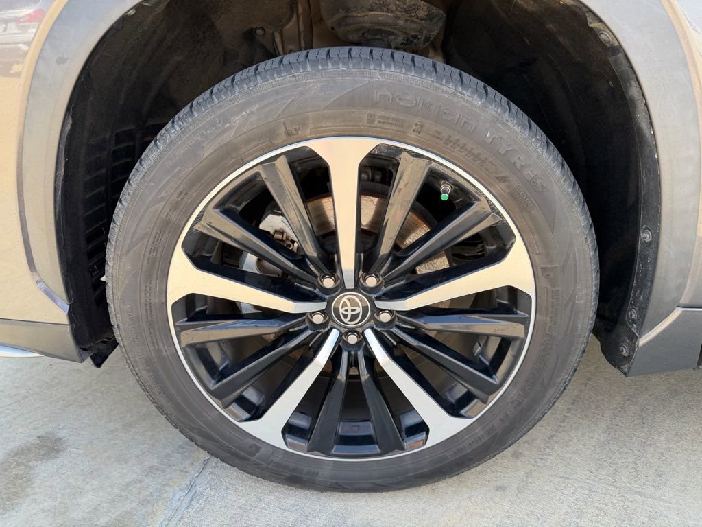 Used 2022 Toyota Highlander XSE image 9