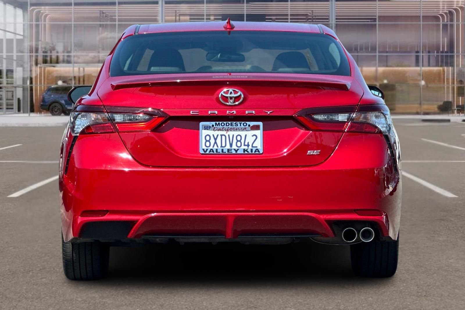 Used 2022 Toyota Camry SE FWD image 5