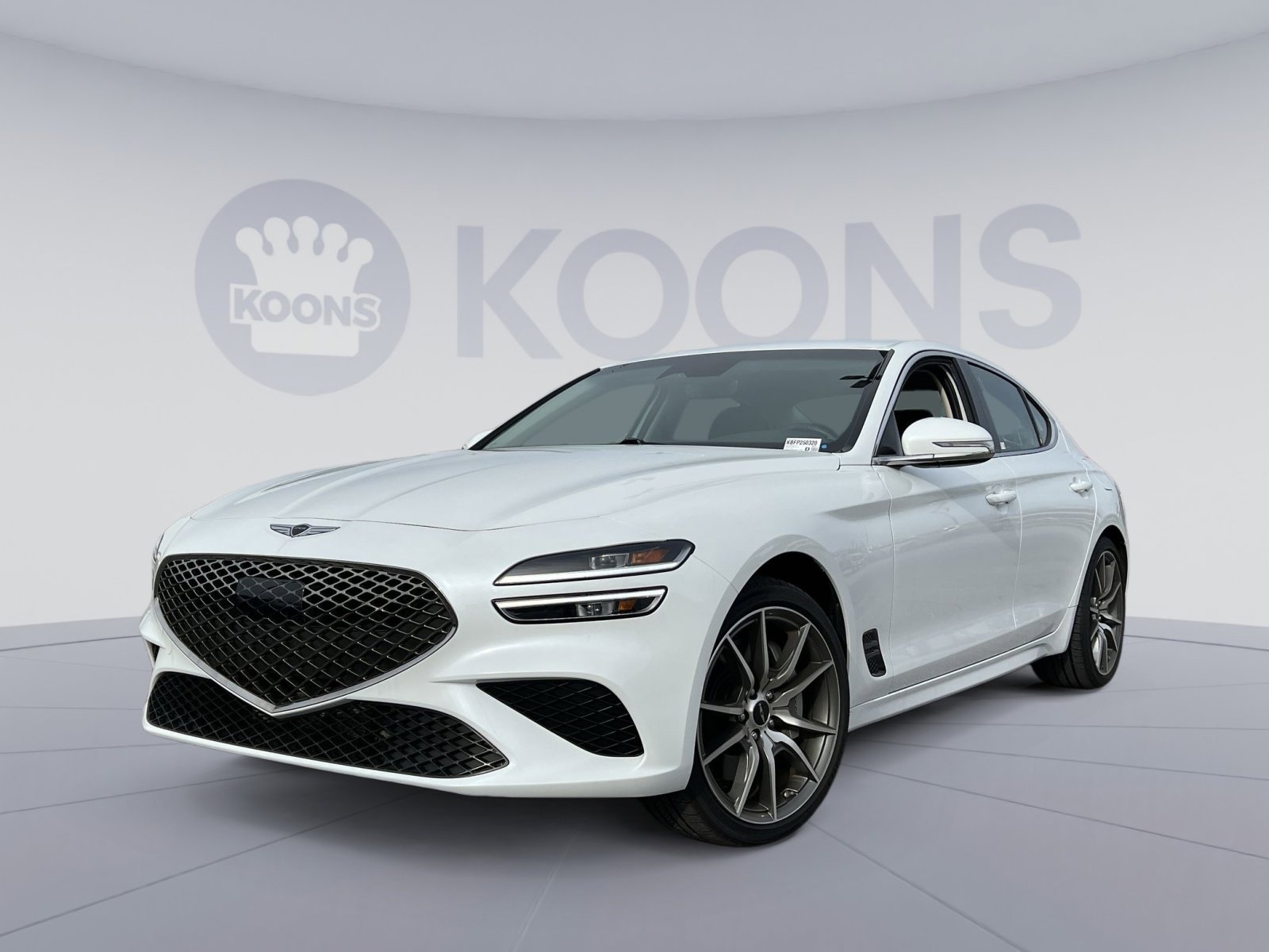 Used 2025 Genesis G70 2.5T image 1