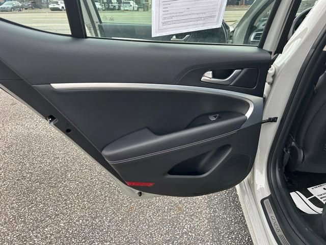 Used 2024 Genesis G70 2.5T image 13