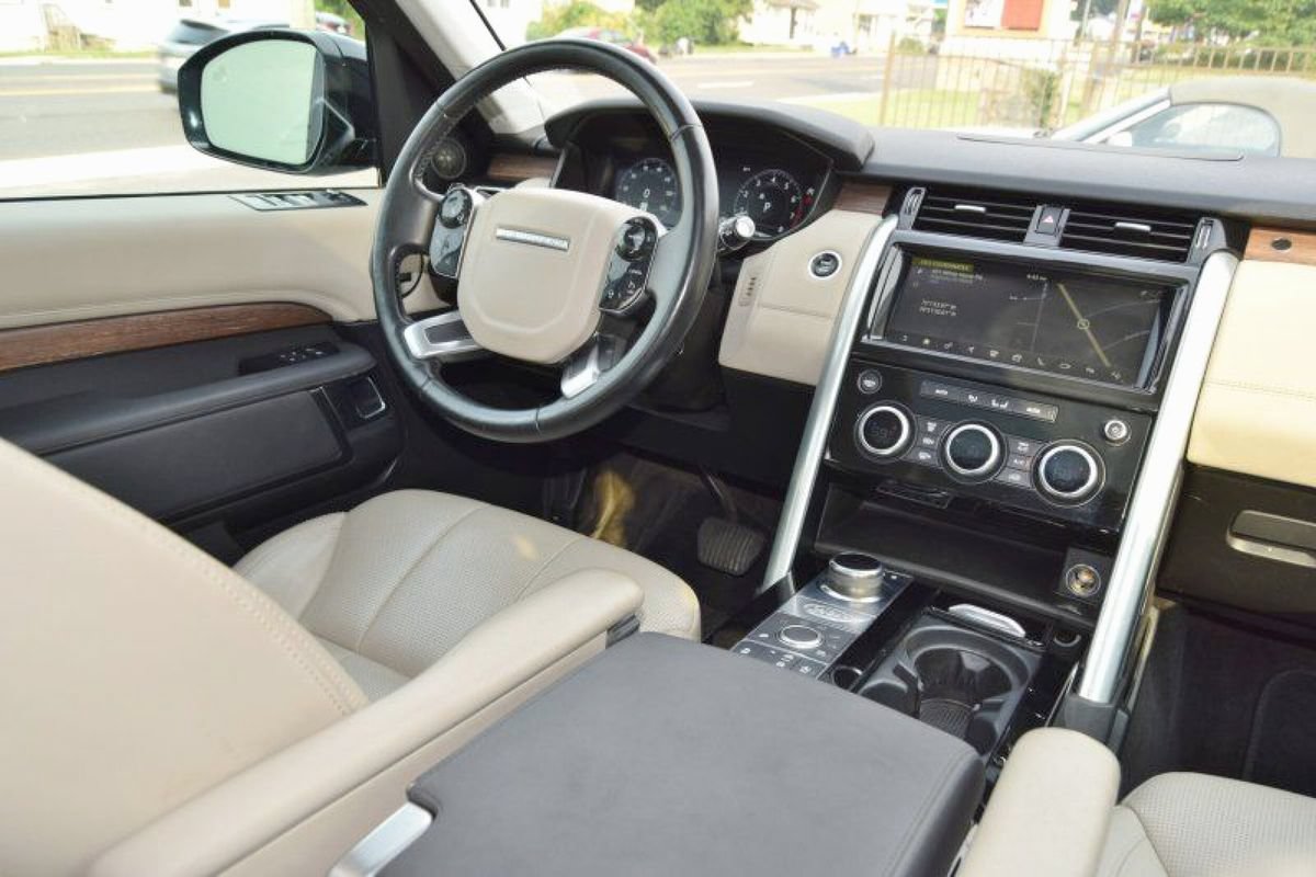 Used 2019 Land Rover Discovery HSE AWD/4WD image 25