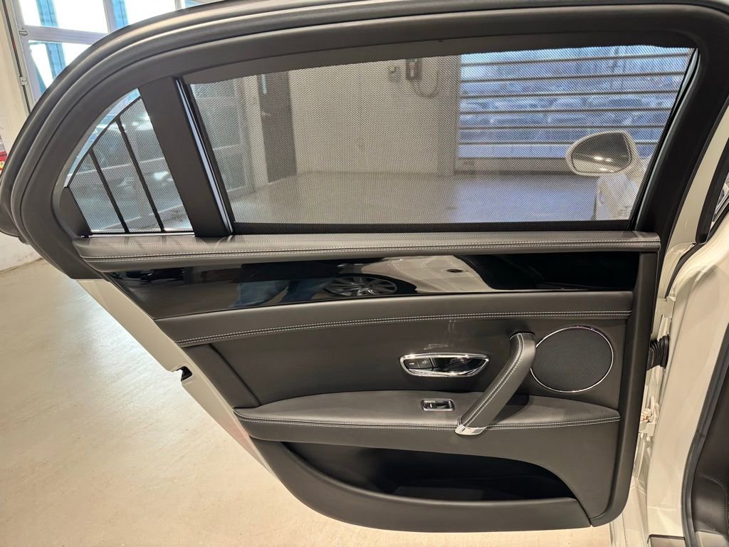 Used 2018 Bentley Flying Spur V8 image 33