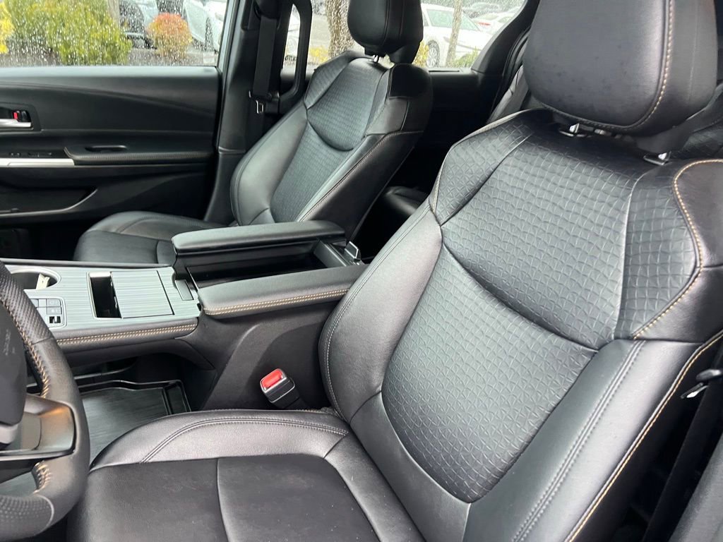 Used 2025 Toyota Sienna XLE Woodland Edition image 14