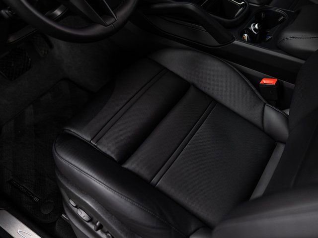 Certified 2025 Porsche Cayenne Coupe image 26