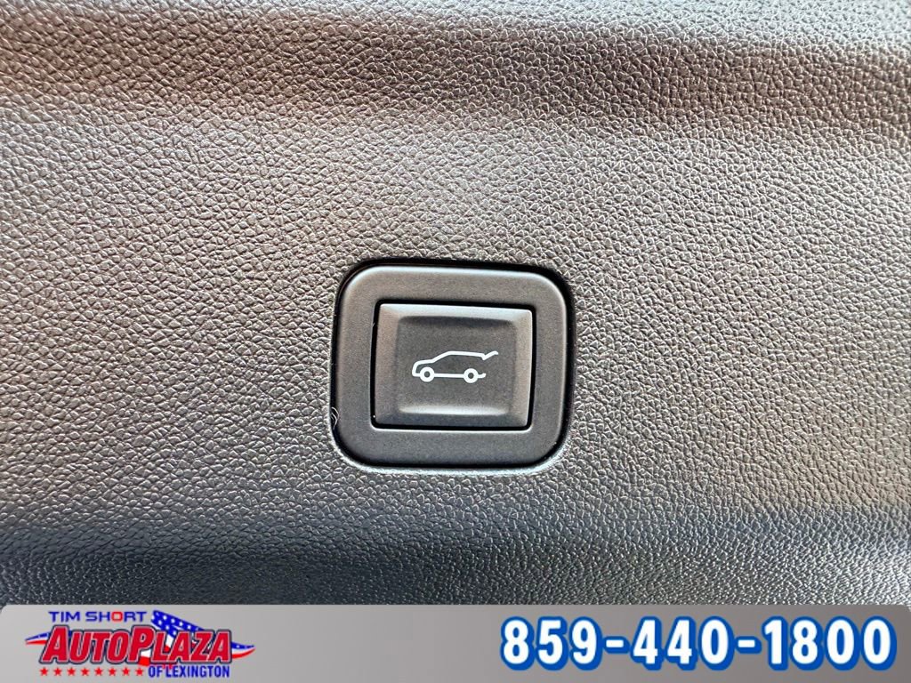 Used 2025 GMC Yukon XL Denali AWD/4WD image 41