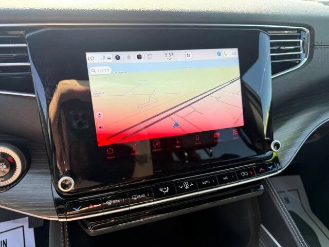 Used 2024 Jeep Wagoneer L Series II w/ Flexible Seating Group AWD/4WD image 18