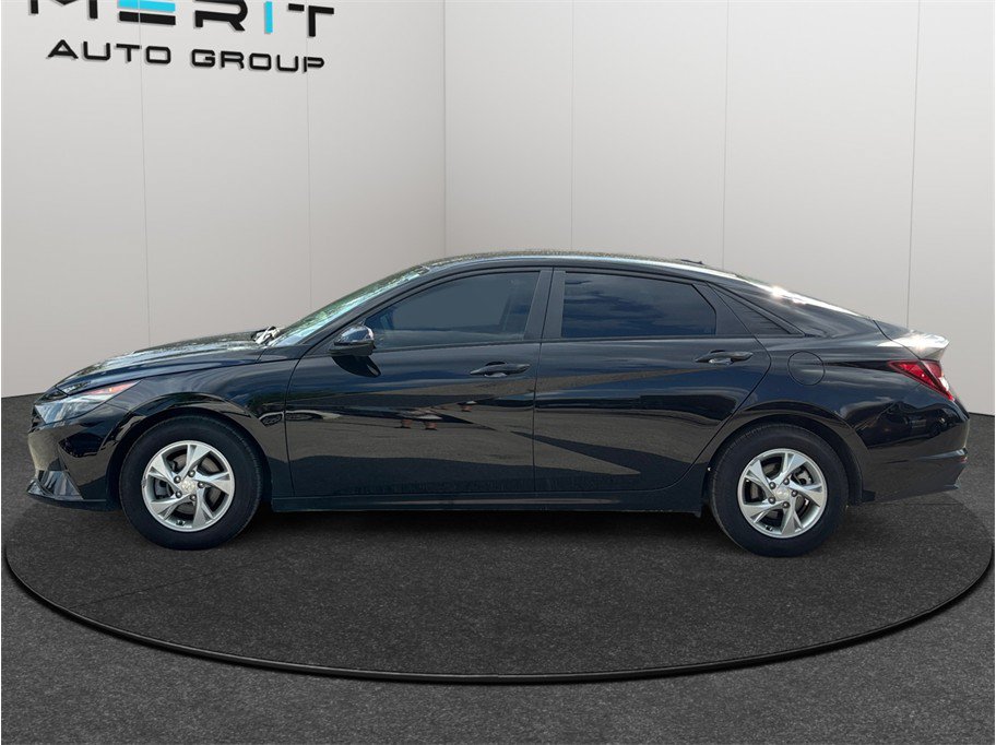 Used 2022 Hyundai Elantra SE FWD image 5
