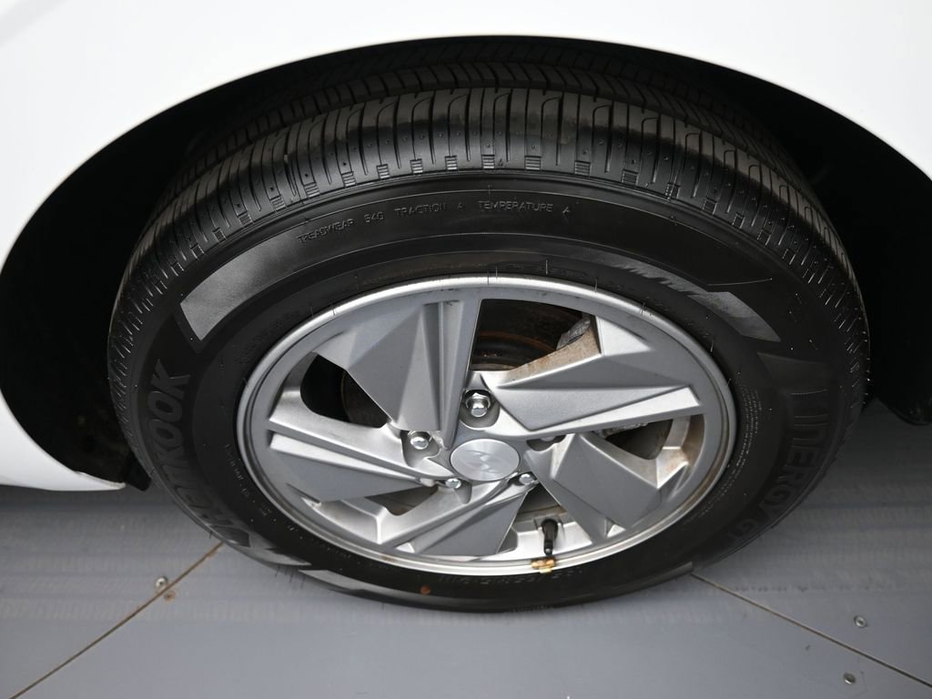 Certified 2025 Hyundai Elantra SE image 15