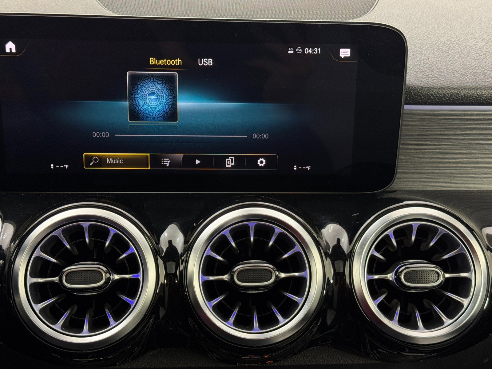 Used 2023 Mercedes-Benz GLB 250 image 27