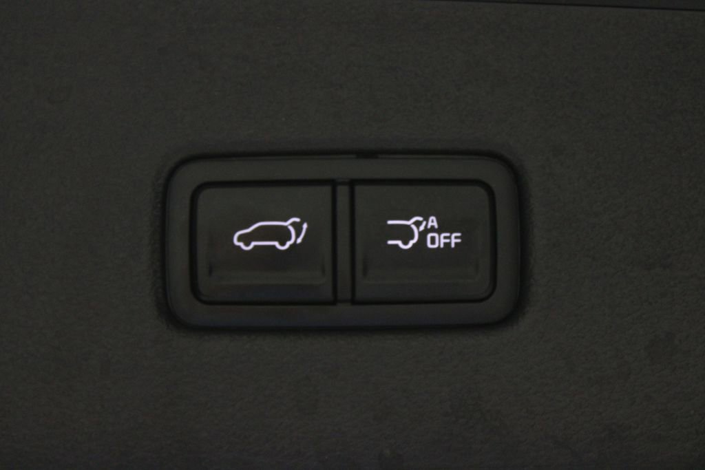 Used 2024 Kia Carnival EX image 17