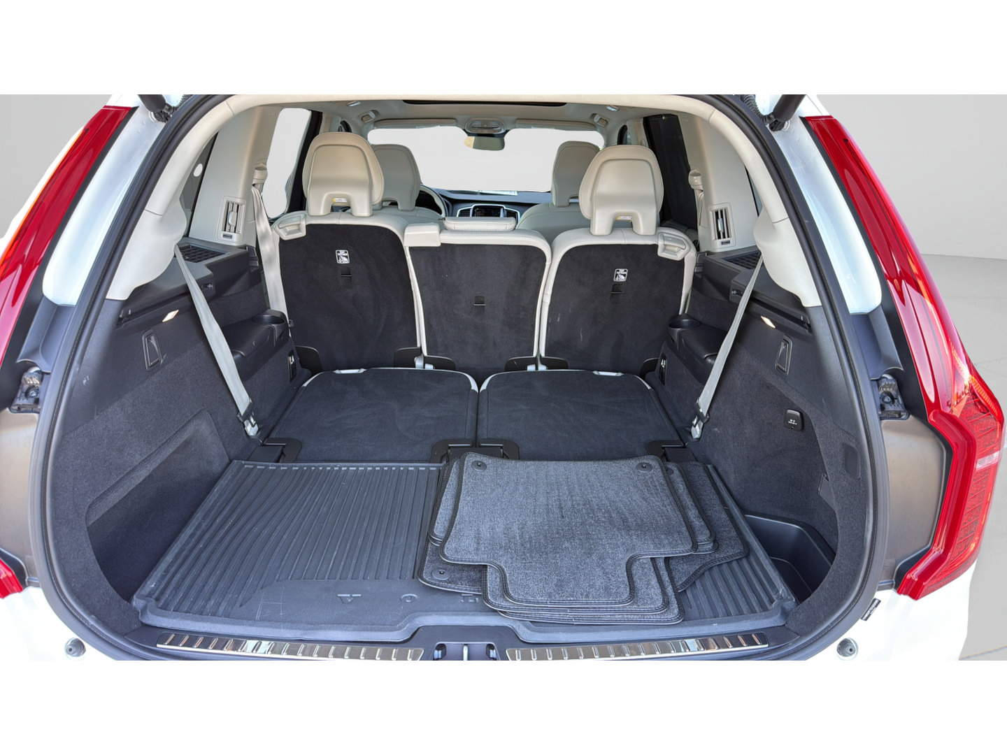 Used 2025 Volvo XC90 B6 Ultra w/ Protection Package AWD/4WD image 9