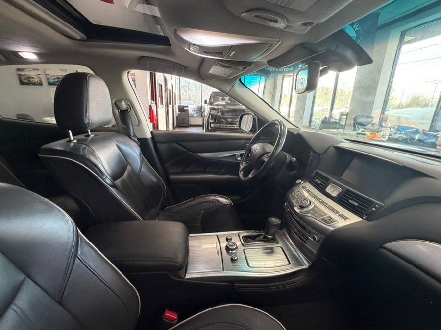 Used 2019 INFINITI Q70 Luxe RWD image 35