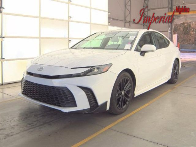 Used 2025 Toyota Camry SE image 1