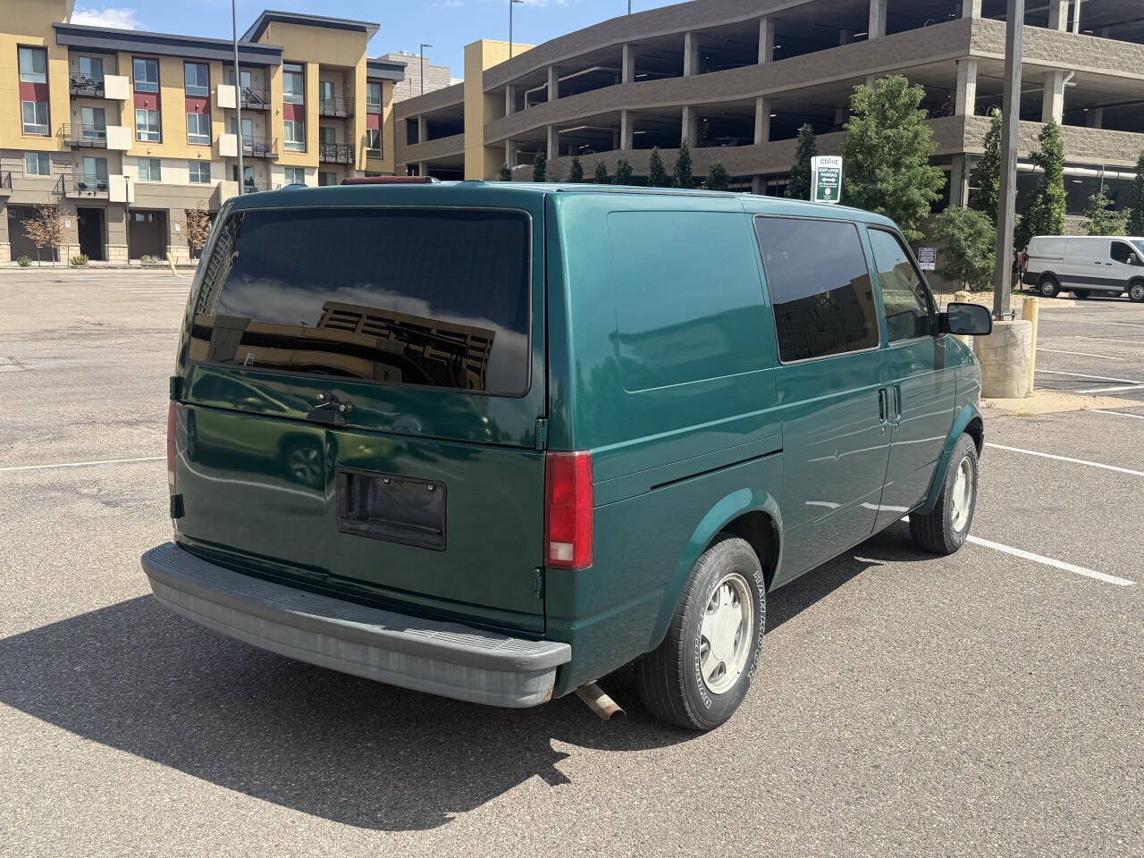 Used 2000 Chevrolet Astro AWD w/ Convenience Group image 7