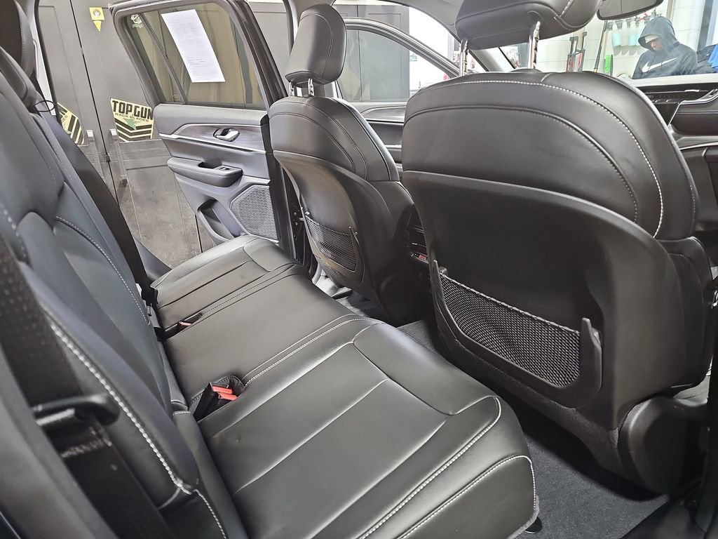 Certified 2023 Jeep Grand Cherokee Limited image 11