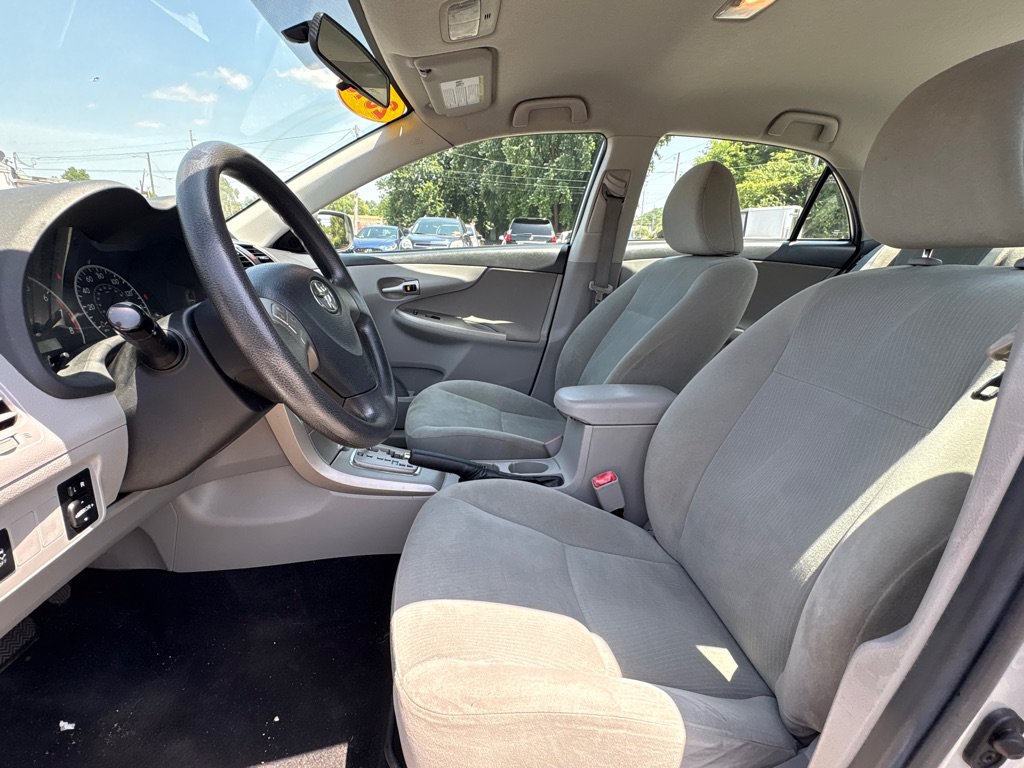Used 2013 Toyota Corolla LE FWD image 8