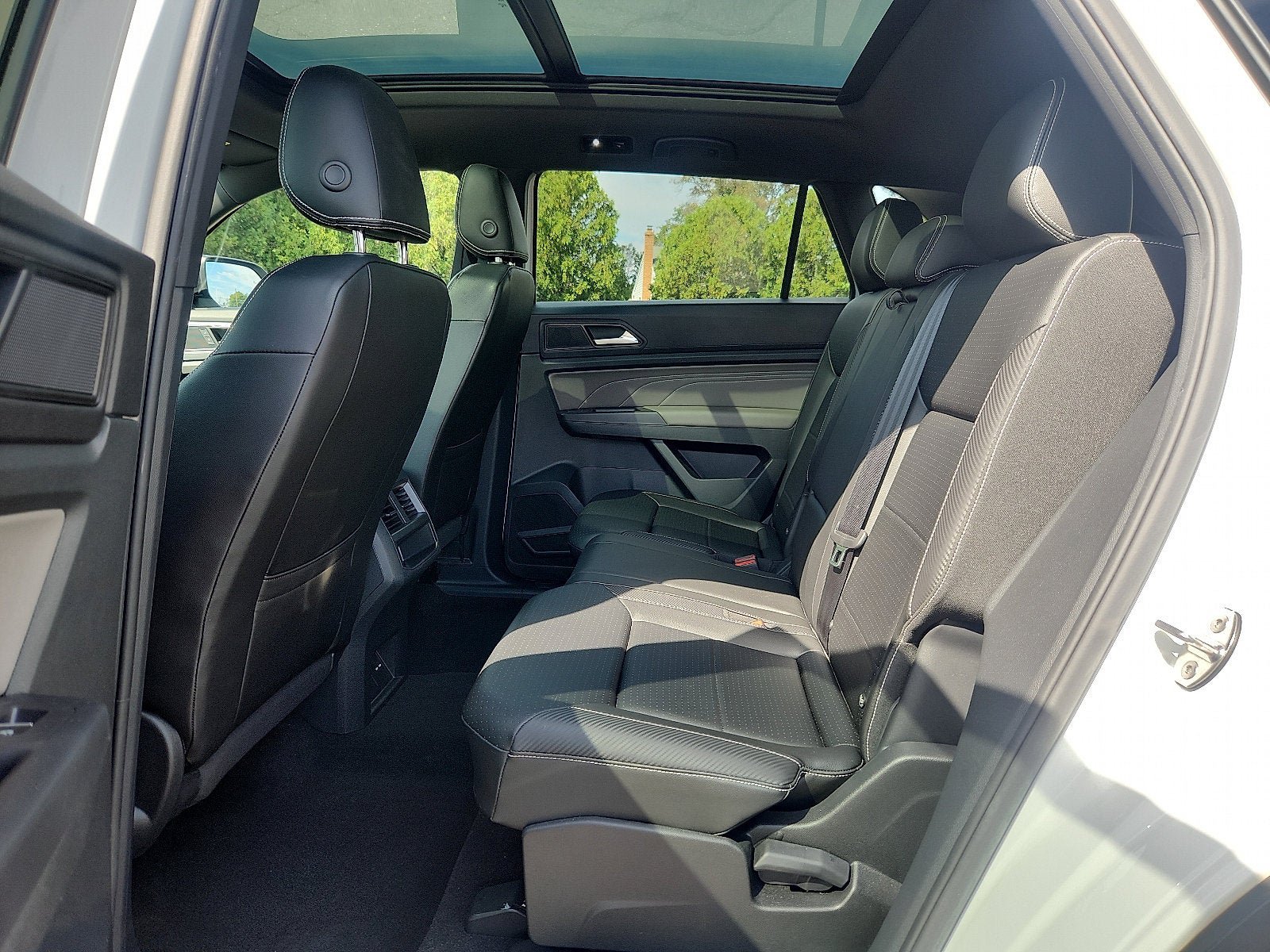 Certified 2023 Volkswagen Atlas Cross Sport SEL R-Line AWD/4WD image 10