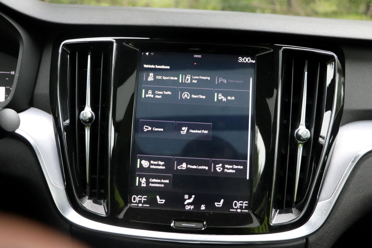 Used 2019 Volvo S60 T6 Momentum w/ Premium Package image 21