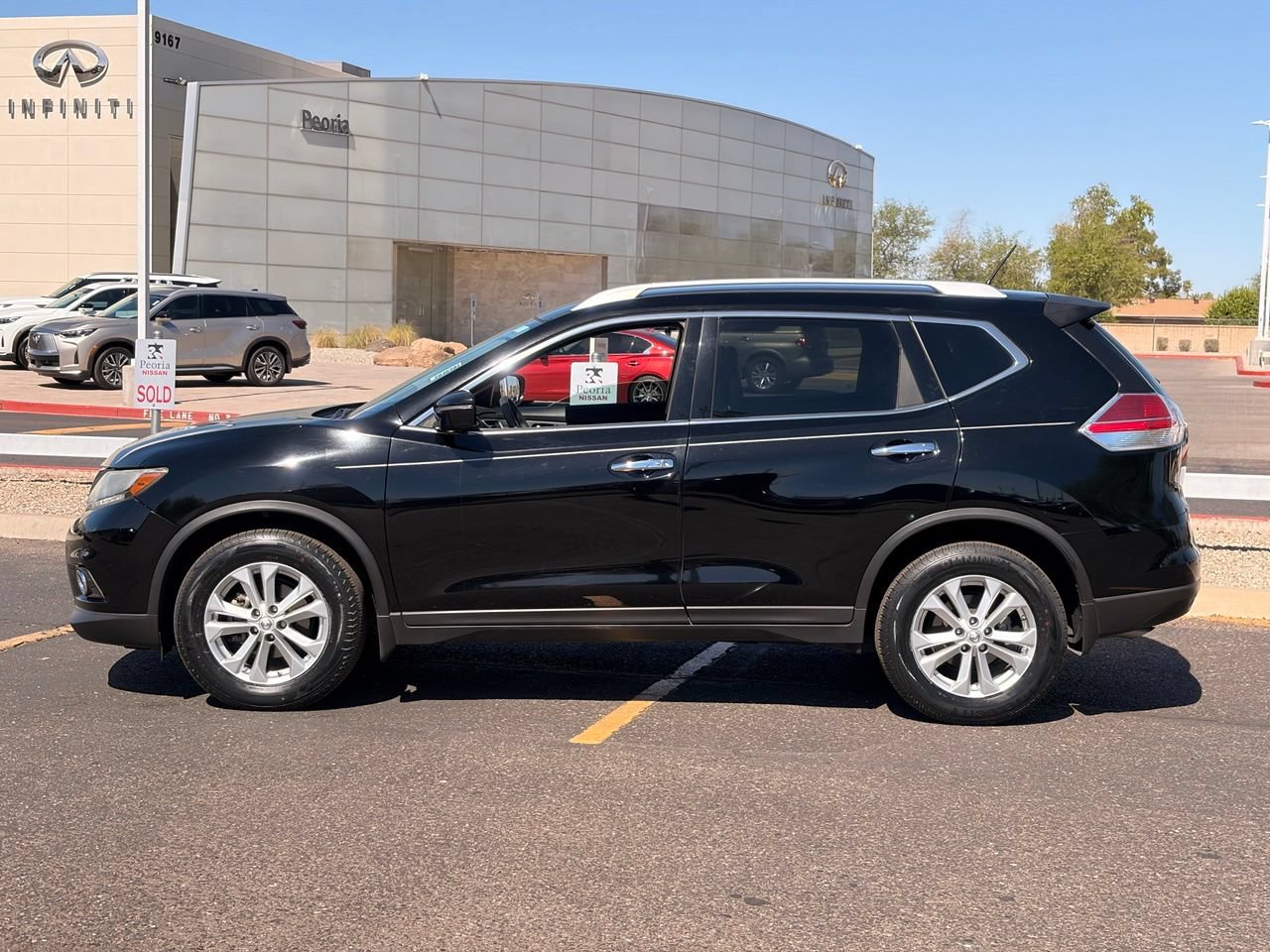 Used 2015 Nissan Rogue SV FWD image 3