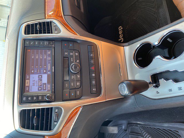 Used 2012 Jeep Grand Cherokee Overland AWD/4WD image 7