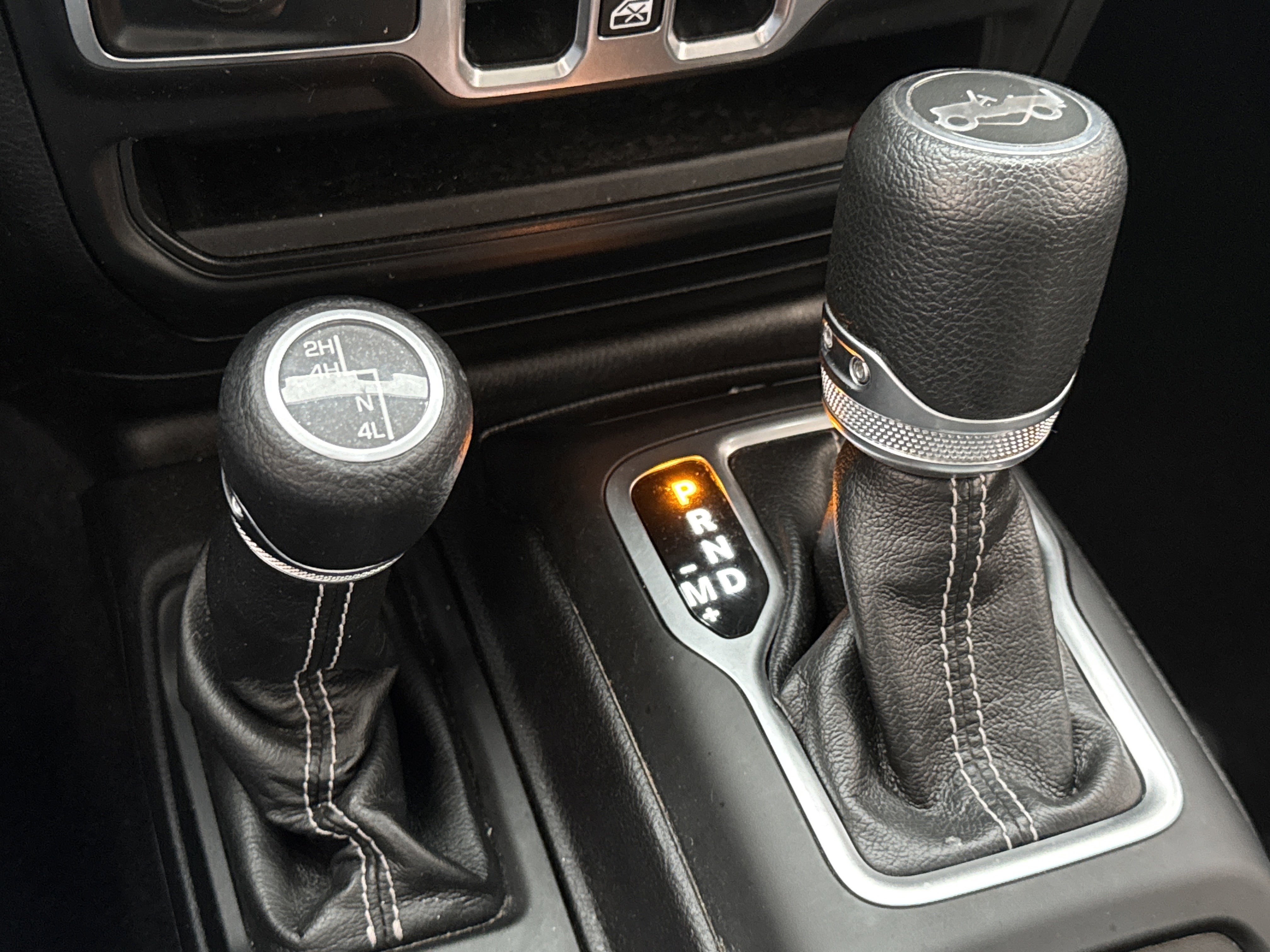 Used 2018 Jeep Wrangler Unlimited Sahara image 15