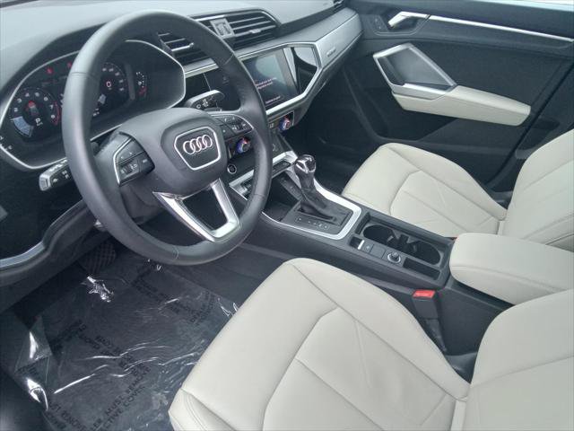 Certified 2022 Audi Q3 2.0T Premium w/ Convenience Package AWD/4WD image 16