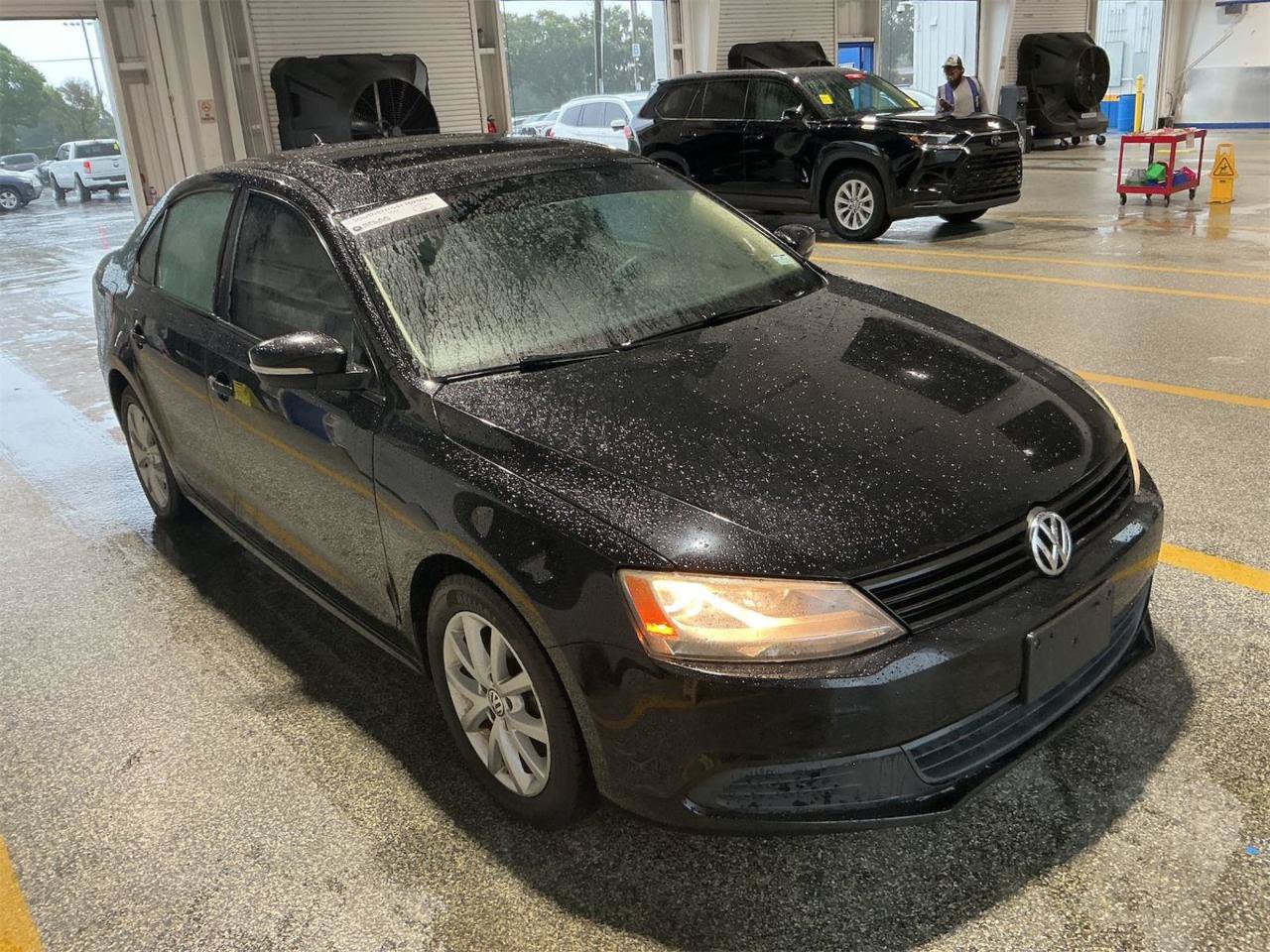 Used 2012 Volkswagen Jetta SE FWD image 2