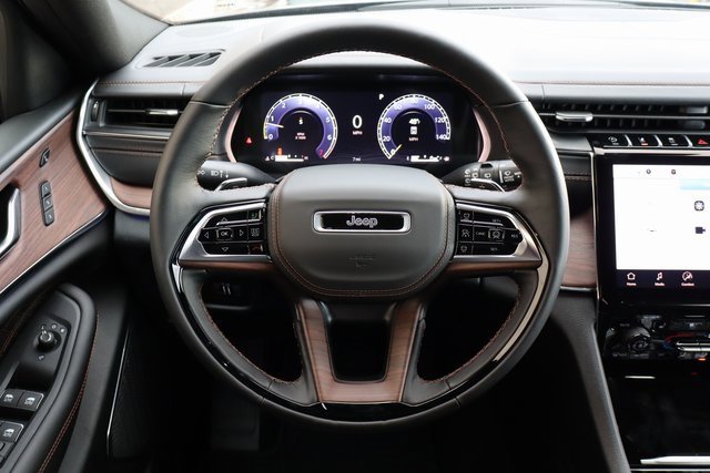New 2025 Jeep Grand Cherokee Summit w/ Obsidian Package image 17
