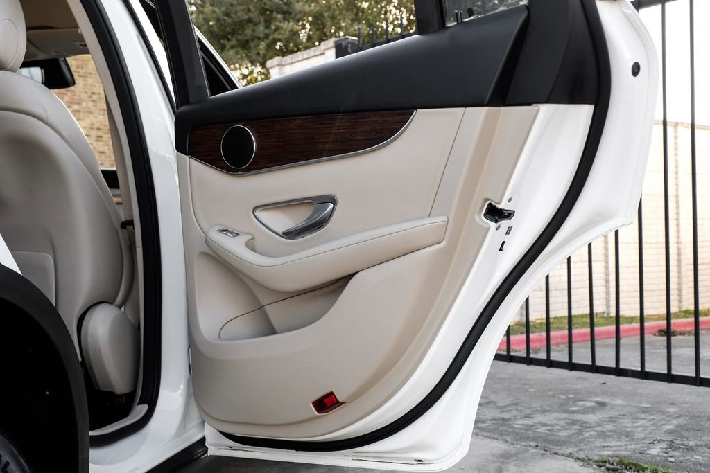 Used 2022 Mercedes-Benz GLC 300 w/ Premium Package Lite image 50