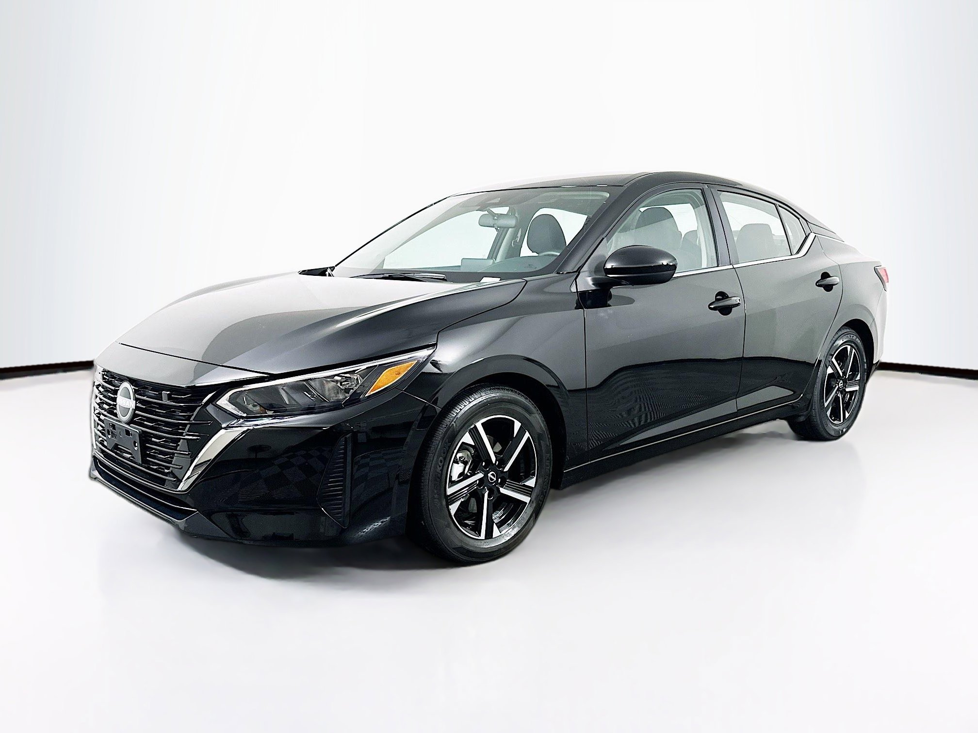 Used 2025 Nissan Sentra SV image 3