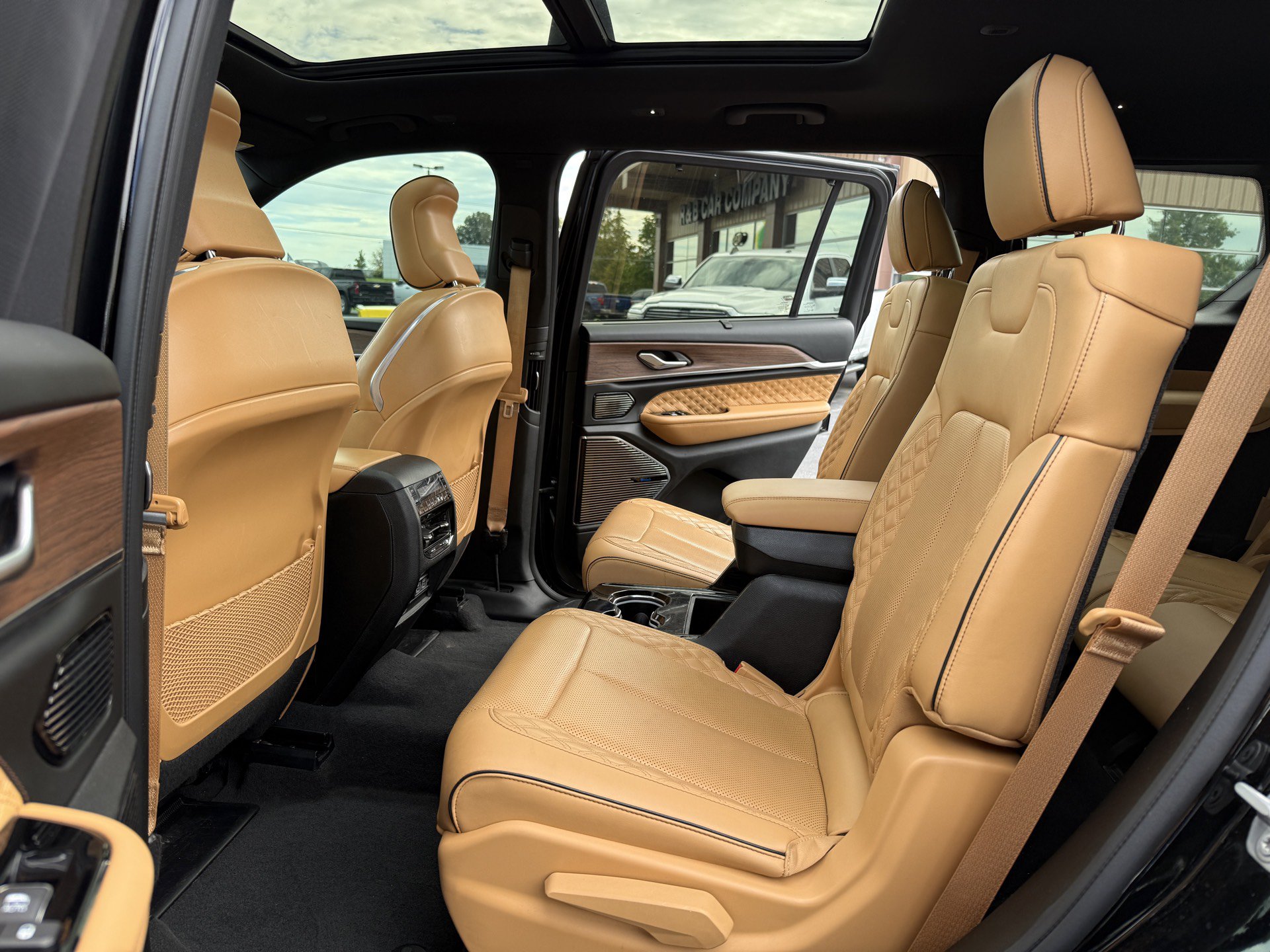 Used 2021 Jeep Grand Cherokee L Summit w/ Luxury Tech Group V AWD/4WD image 30