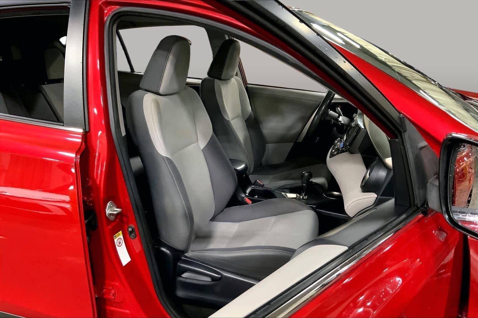 Used 2013 Toyota RAV4 XLE AWD/4WD image 9