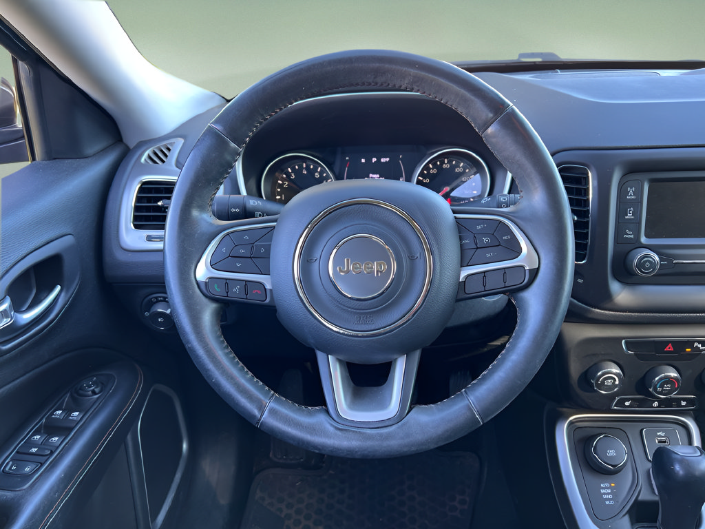 Used 2018 Jeep Compass Latitude w/ Safe & Security Group AWD/4WD image 18