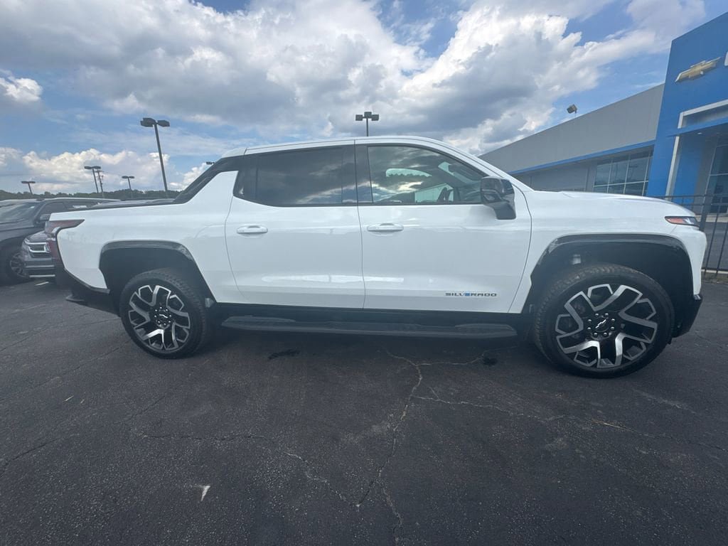 New 2024 Chevrolet Silverado EV RST AWD/4WD image 5
