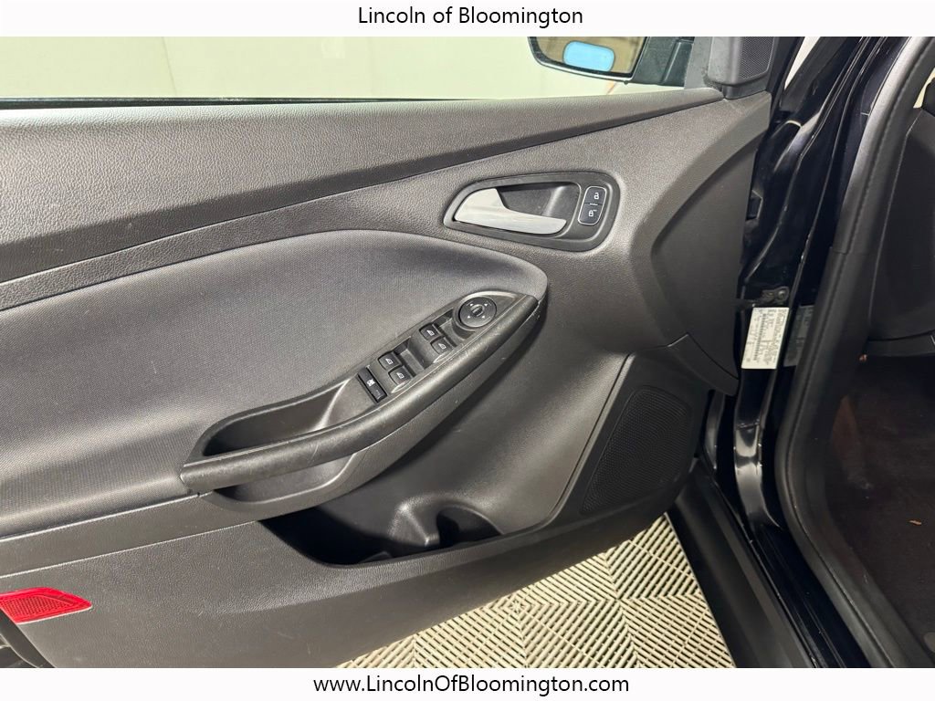 Used 2018 Ford Focus SE w/ Cold Weather Package image 18