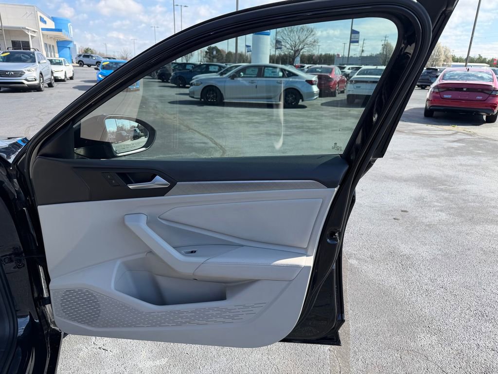 Used 2022 Volkswagen Jetta SE image 14