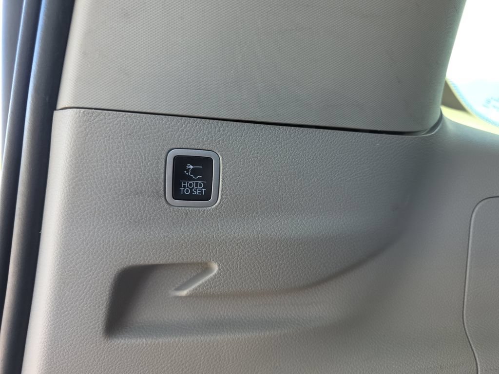 Used 2023 Jeep Wagoneer L Series III RWD image 33