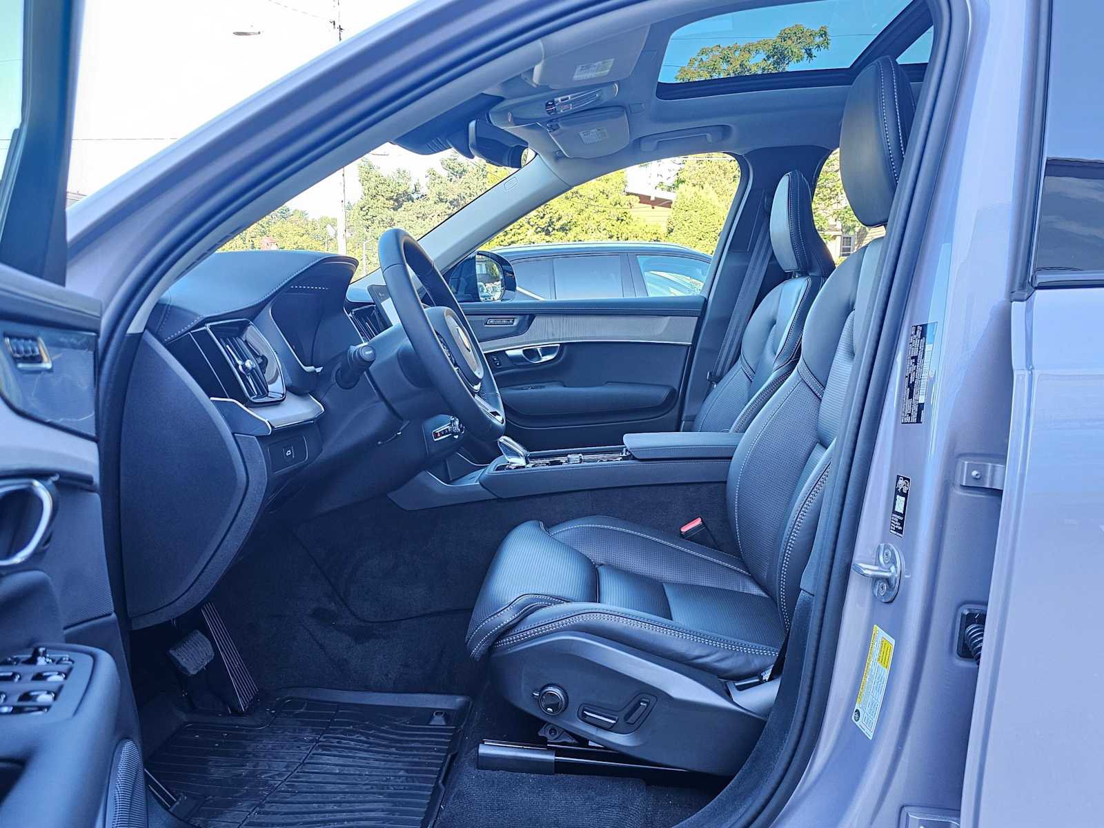 New 2026 Volvo XC90 B6 Ultra w/ Protection Package image 20