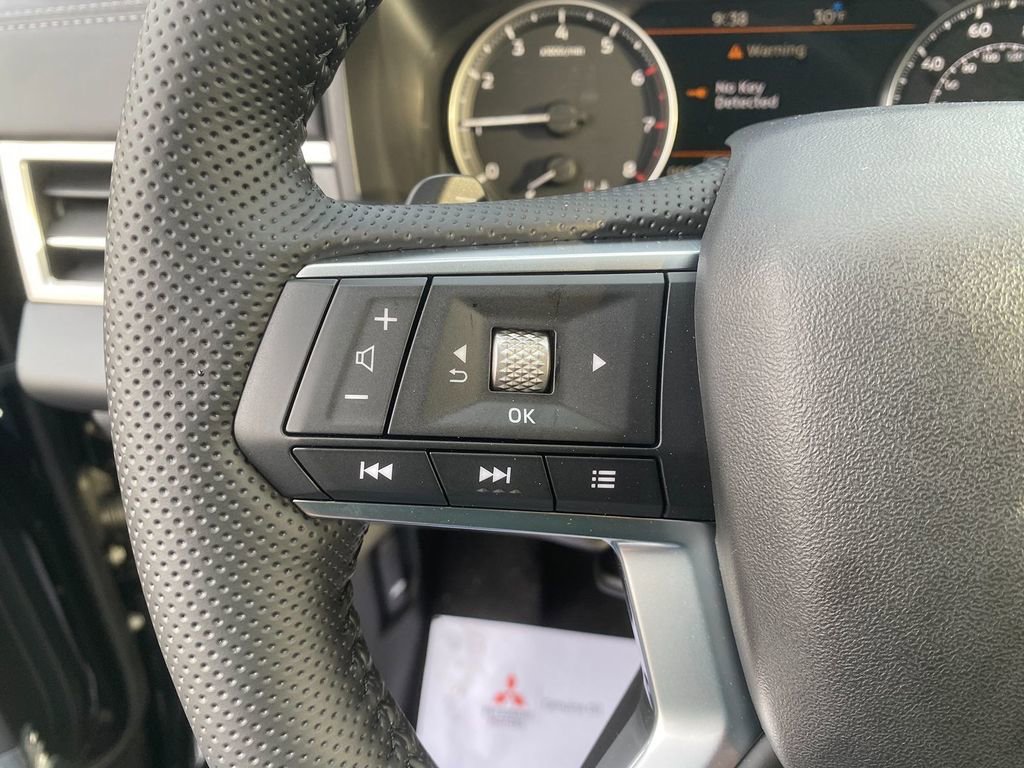 New 2026 Mitsubishi Outlander SE image 16