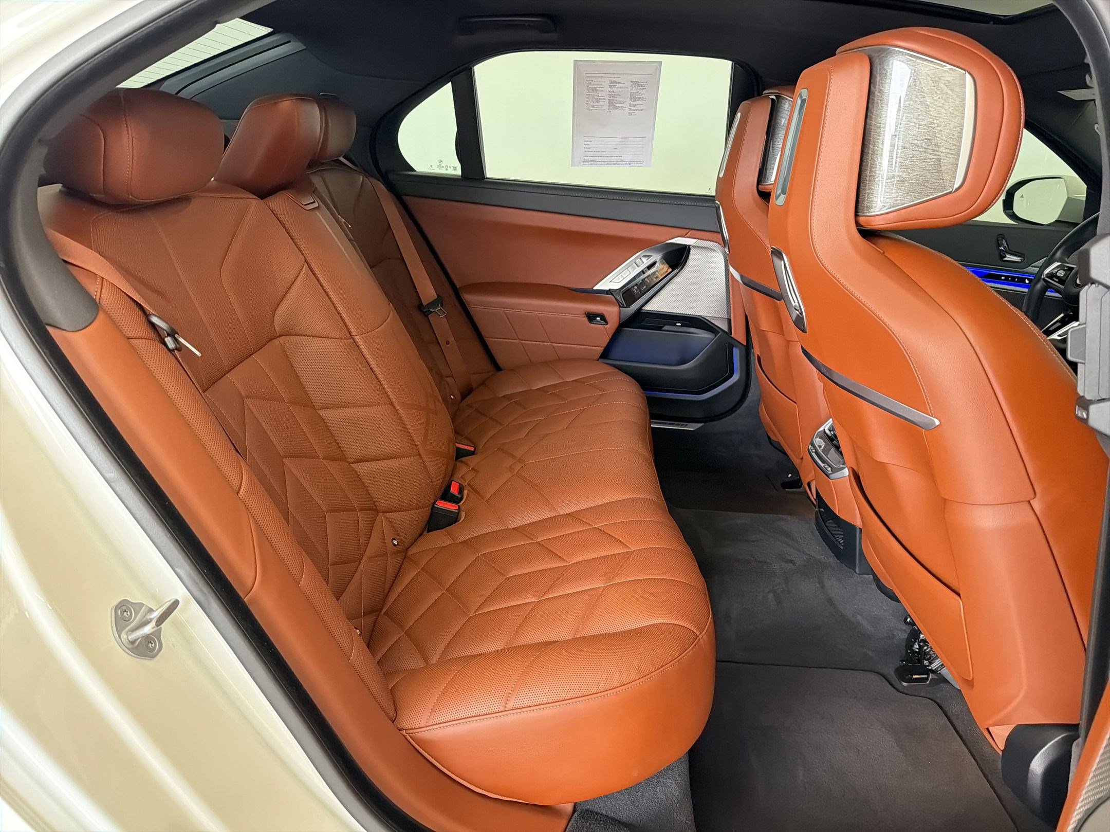 Certified 2024 BMW 760i xDrive AWD/4WD image 30