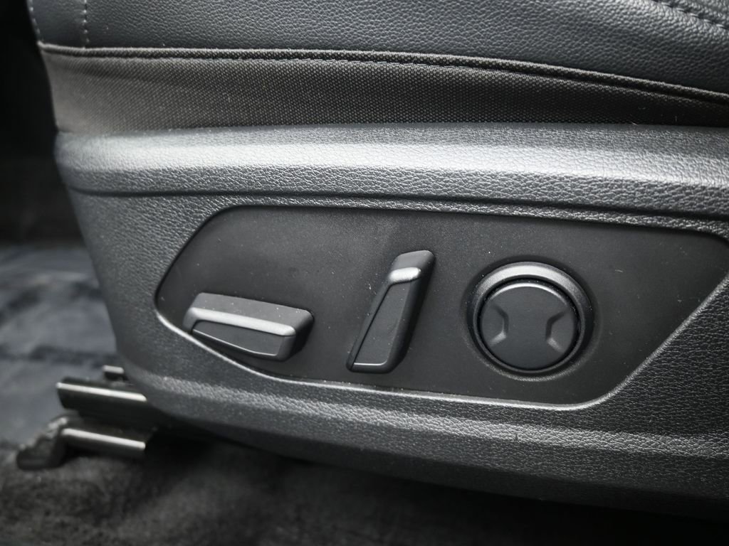 Used 2025 Kia Sportage EX image 12