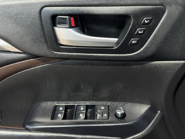Used 2018 Toyota Highlander Limited AWD/4WD image 24