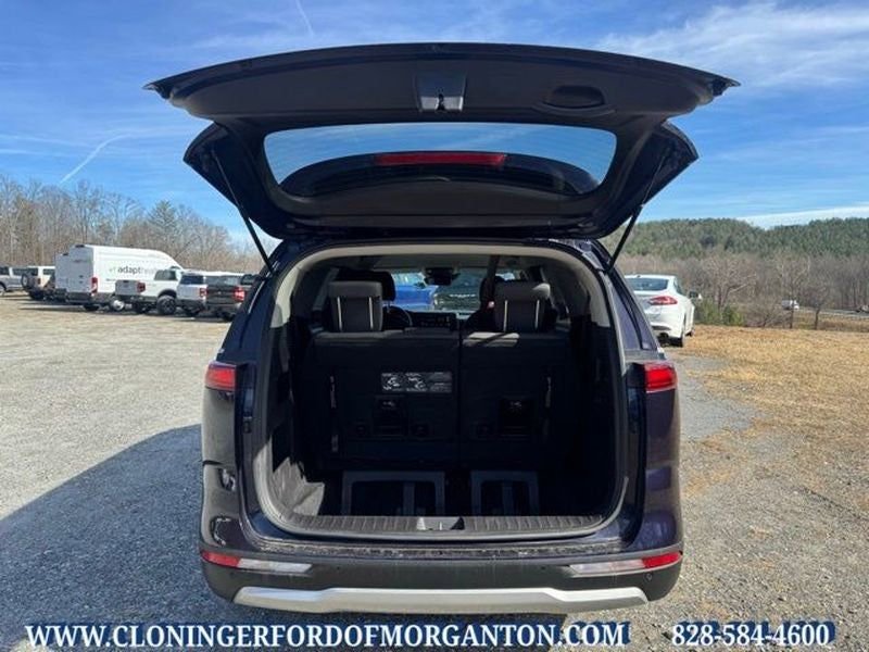 Used 2023 Kia Carnival LX image 8