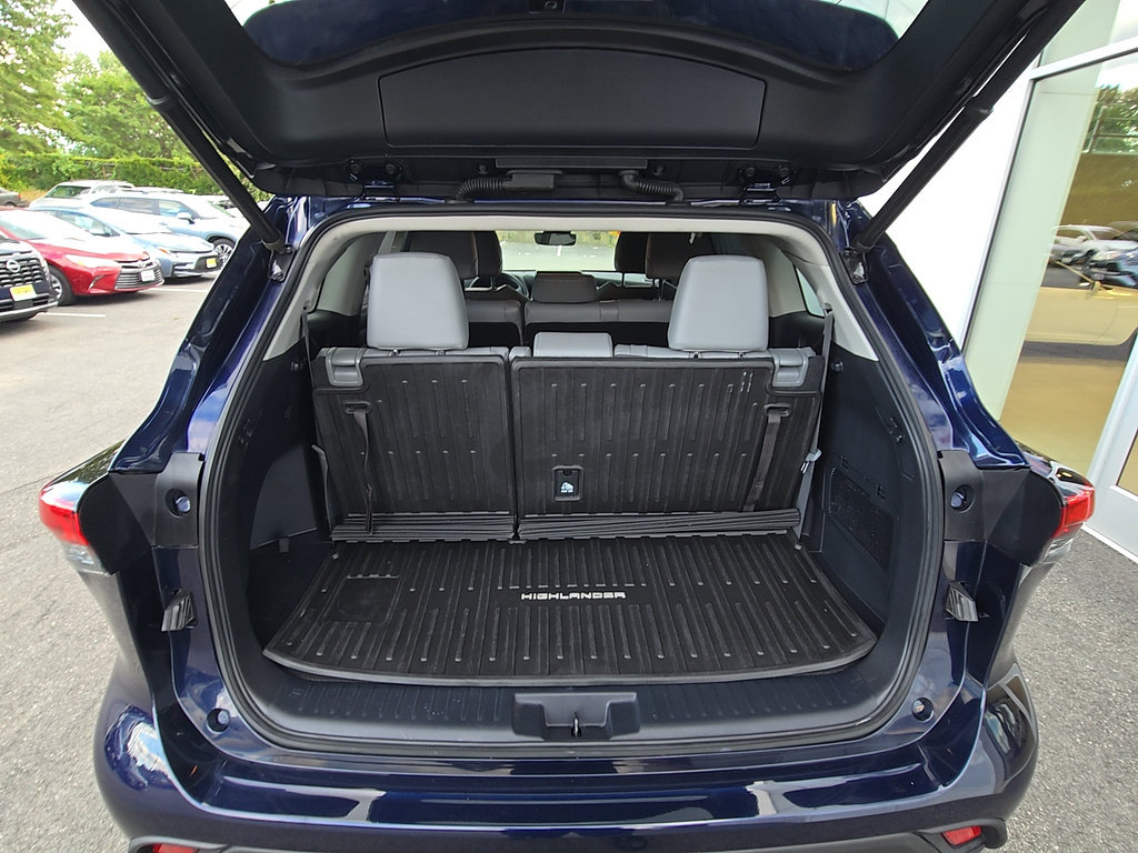 Certified 2021 Toyota Highlander XLE AWD/4WD image 8