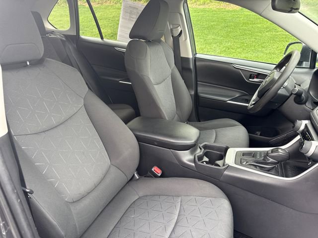 Used 2021 Toyota RAV4 XLE AWD/4WD image 14