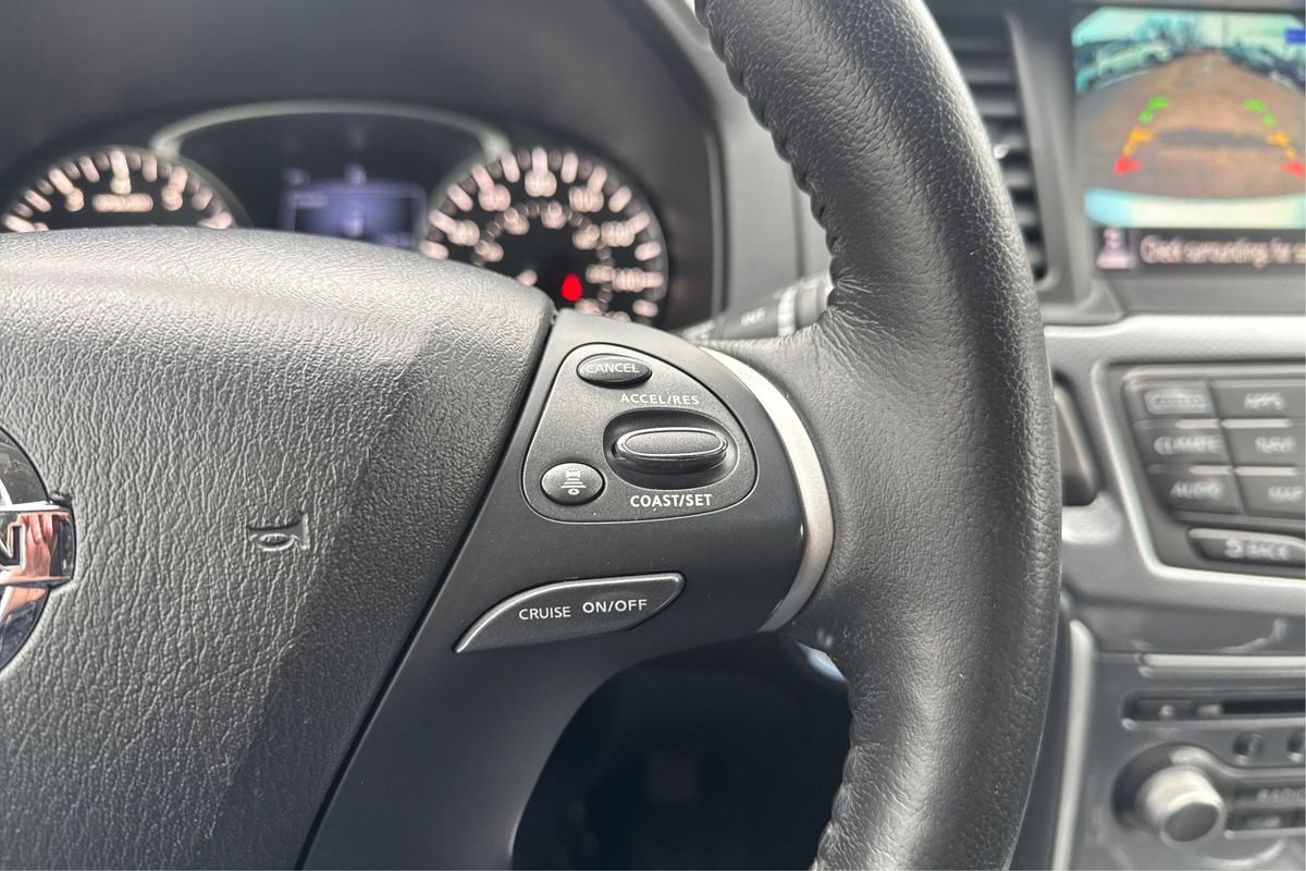 Used 2020 Nissan Pathfinder SL FWD image 34