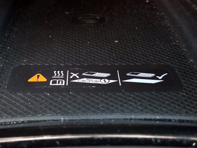 Used 2022 Chevrolet Bolt EUV Premier w/ Sun & Sound Package FWD image 8