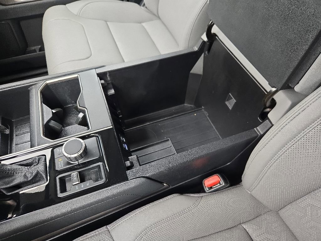 Used 2024 Toyota Tundra Limited AWD/4WD image 35