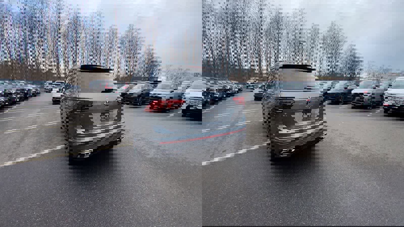 Used 2024 Volkswagen Tiguan SEL R-Line image 9